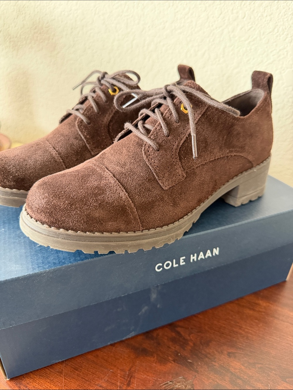 Cole Haan Women's Camea Heritage Dark Chocolate Suede Lace Up Oxfords size 8 - Picture 3 of 7